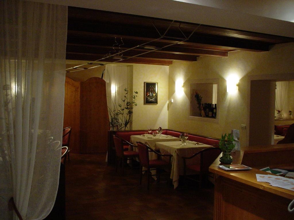 Albergo Ristorante Flora Vittorio Vêneto Exterior foto
