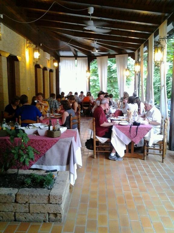 Albergo Ristorante Flora Vittorio Vêneto Exterior foto