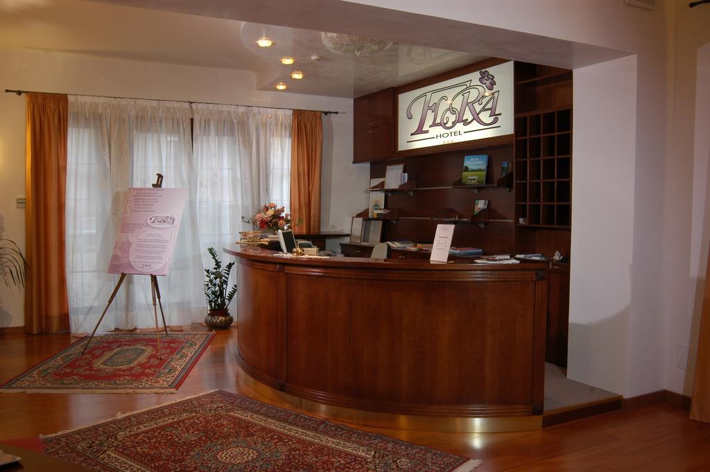 Albergo Ristorante Flora Vittorio Vêneto Exterior foto