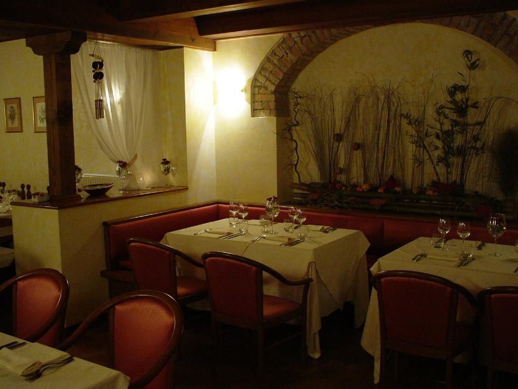 Albergo Ristorante Flora Vittorio Vêneto Exterior foto