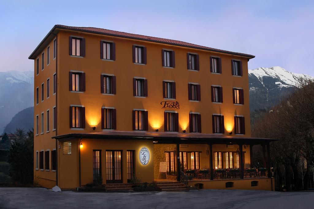 Albergo Ristorante Flora Vittorio Vêneto Exterior foto